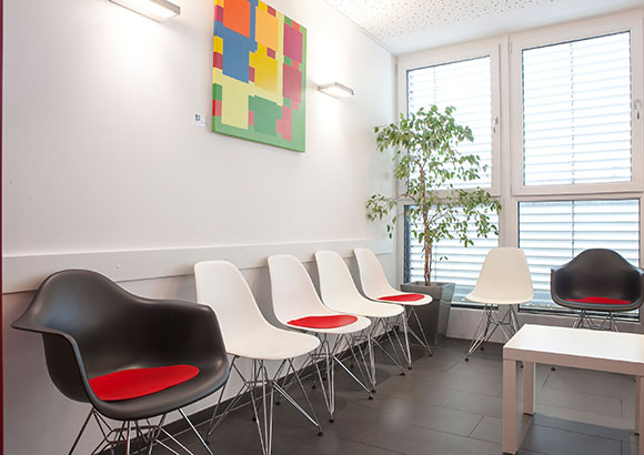 Wartezimmer der Orthop&auml;dischen Praxis in Bad Kissingen